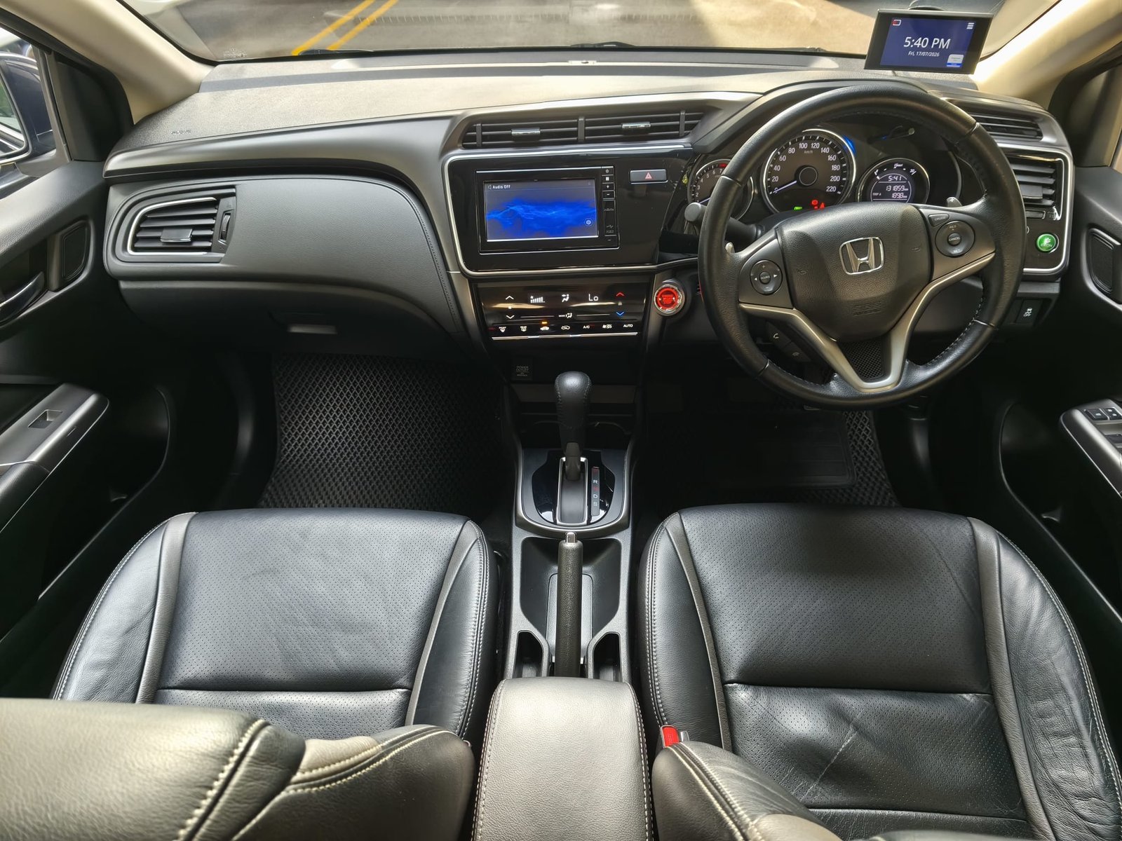 Honda City 1.5 SV photo 6